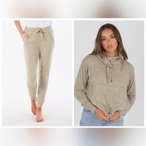 323. Rip Curl Cosy II Roll Neck & Jogger Knit Lounge Set